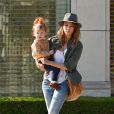 Jessica Alba emmène ses filles, Honor et Haven prendre le petit-déjeuner au Pain Quotidien, le 12 octobre 2013 à Los Angeles.
