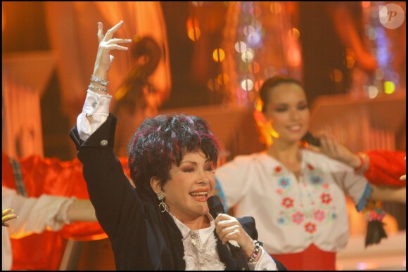 Rika Zaraï sur le plateau de l'émission les Années Bonheur, diffusée le 26 avri 2008