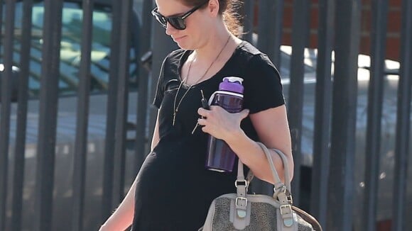 Michelle Monaghan, enceinte et décontractée, dévoile un petit bout de ventre