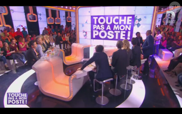 Gérard Louvin s'explique devant Cyril Hanouna sur le plateau de "Touche pas à mon poste", le 15 octobre 2013.
