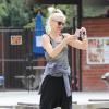 Le téléphone, accessoire mode de Gwen Stefani