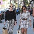 Melanie Griffith et Eva Longoria vont faire du shopping après avoir déjeuné au restaurant, à Beverly Hills, le 17 octobre 2013.