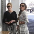 Melanie Griffith et Eva Longoria vont faire du shopping après avoir déjeuné au restaurant, à Beverly Hills, le 17 octobre 2013.