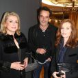 Catherine Deneuve, Bruno Todeschini et Isabelle Huppert à la soirée Jaeger-LeCoultre organisée à Paris Place Vendôme pour le premier anniversaire de la nouvelle boutique de la maison. Le 17 octobre 2013