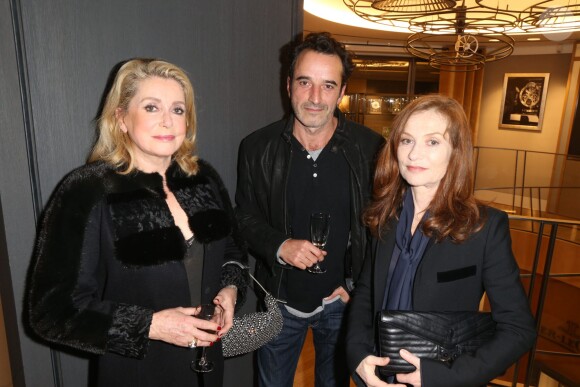 Catherine Deneuve, Bruno Todeschini et Isabelle Huppert à la soirée Jaeger-LeCoultre organisée à Paris Place Vendôme pour le premier anniversaire de la nouvelle boutique de la maison. Le 17 octobre 2013