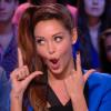 Nabilla joue les chroniqueuses littéraires dans Le Grand Journal de Canal + le vendredi 18 octobre 2013