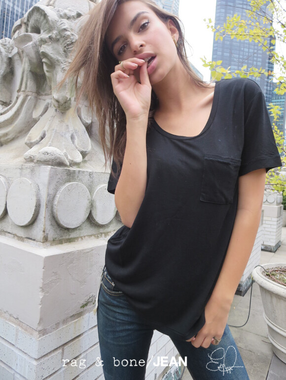 Emily Ratajkowksi dans la nouvelle campagne pour la marque de vêtements Rag & Bone, dévoilée le 21 octobre 2013.