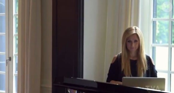 Lara Fabian dans l'émission Accès Illimité sur TVA, le 17 octobre 2013.