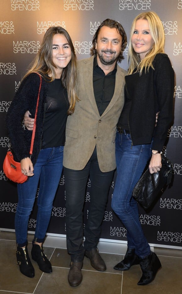 Henri Leconte, sa fille Sara-Luna, et sa femme Florentine à la soirée d'inauguration du centre commercial "Beaugrenelle" à Paris, le 22 octobre 2013.