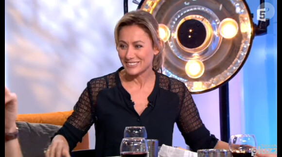 Anne-Sophie Lapix présente C à vous, le mercredi 23 octobre 2013.
