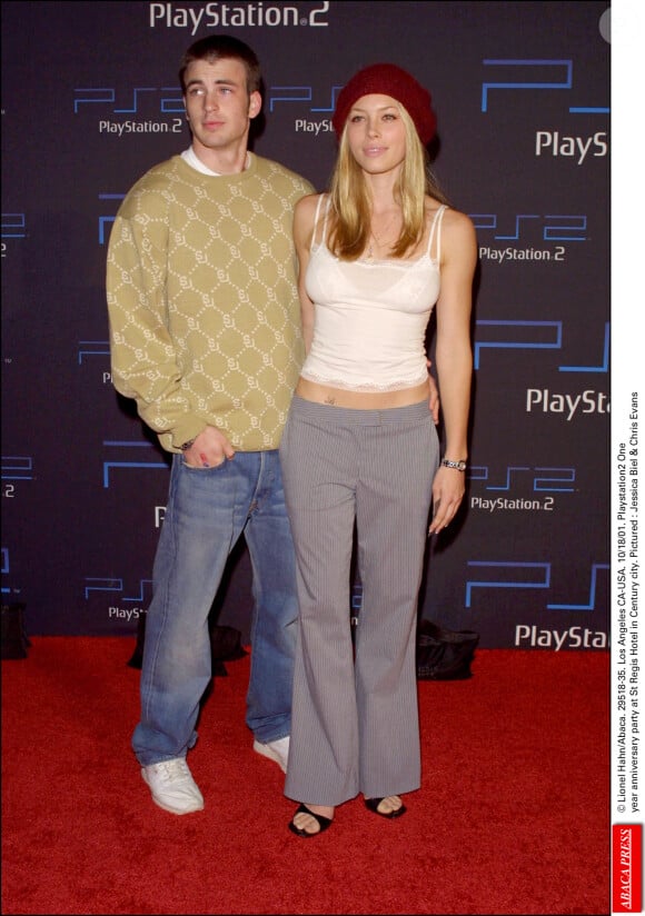 Jessica Biel et Chris Evans, lors d'une soirée à Los Angeles, le 18 octobre 2001.
