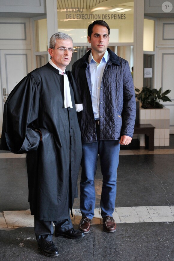 Exclusif - Thomas Menant (L'Amour est dans le pré 8) et son avocat, au tribunal d'Amiens, dans la Somme, le vendredi 6 septembre 2013.