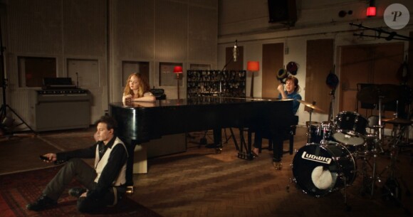 Johnny Depp et Lily Cole dans le clip du nouveau single de Paul McCartney, Queenie Eye.