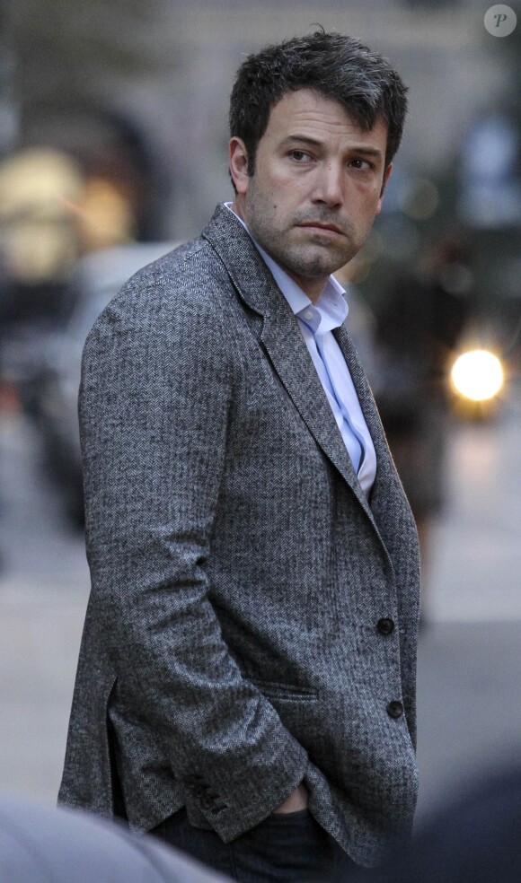 Ben Affleck fatigué pour tourner une scène de Gone Girl sur Park Avenue à New York, le 26 octobre 2013.