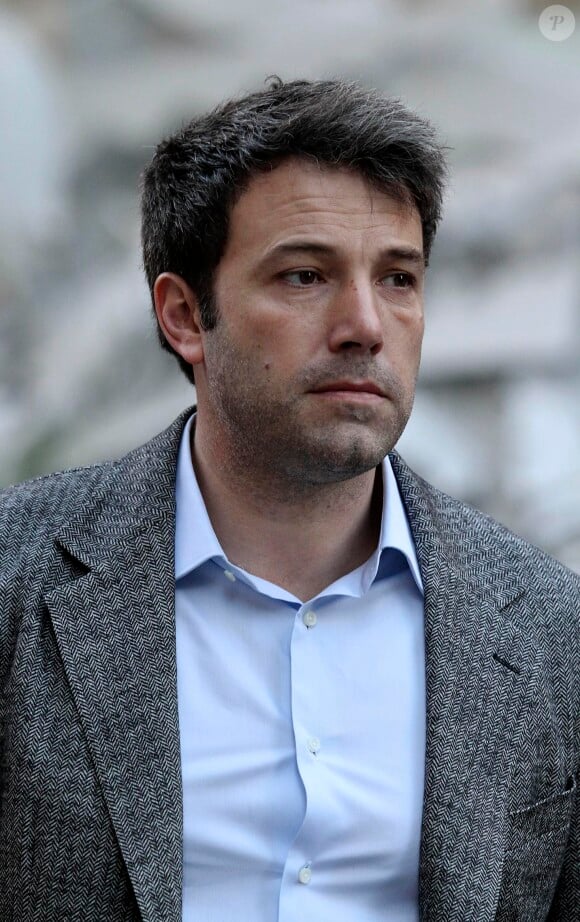 Ben Affleck fatigué pour tourner une scène de Gone Girl sur Park Avenue à New York, le 26 octobre 2013.
