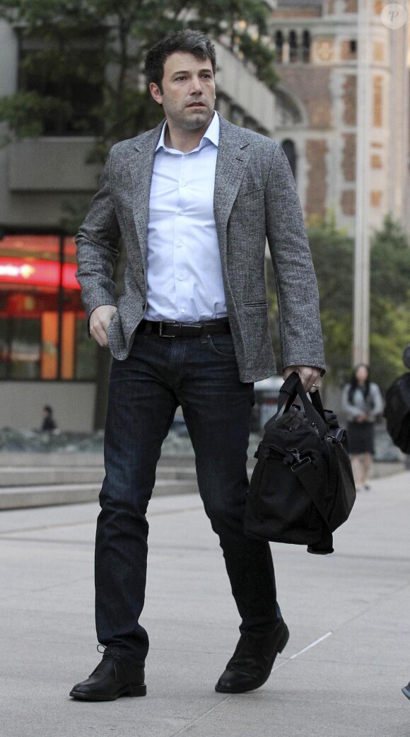 Ben Affleck fatigué pour tourner une scène de Gone Girl sur Park Avenue à New York, le 26 octobre 2013.