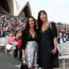 Les deux soeurs de la princesse Mary de Danemark, Patricia Bailey et Jane Stephens, prenaient également part au gala des 40 ans de l'Opéra de Sydney, marqué par un concert dans la cour intérieure, le 27 octobre 2013.
