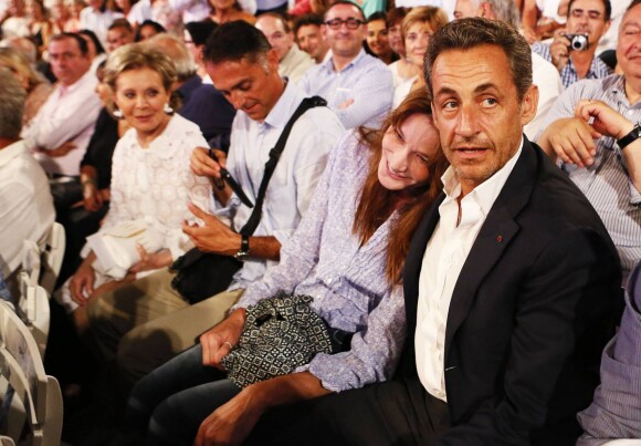 Nicolas Sarkozy et son épouse Carla Bruni au concert de leur ami Julien Clerc au festival de Ramatuelle, le 3 août 2013.
