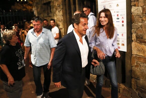 Nicolas Sarkozy et son épouse Carla Bruni-Sarkozy au concert de leur ami Julien Clerc au festival de Ramatuelle, le 3 août 2013.
