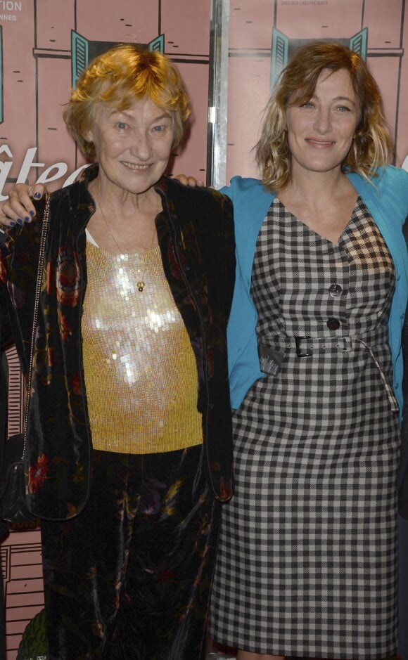 Valeria Bruni Tedeschi et sa mère Marisa Borini lors de la première du film "Un château en Italie" à Paris, le 29 octobre 2013.