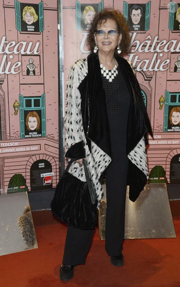 Claudia Cardinale lors de la première du film "Un château en Italie" à Paris, le 29 octobre 2013.