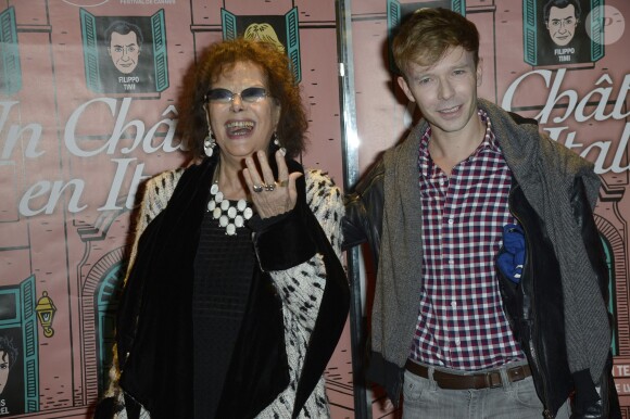 Claudia Cardinale et Alexandre Styker lors de la première du film "Un château en Italie" à Paris, le 29 octobre 2013.