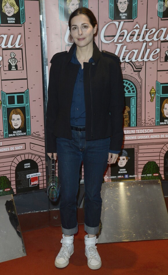 Amira Casar lors de la première du film "Un château en Italie" à Paris, le 29 octobre 2013.