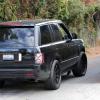 La Range Rover accidentée de David Beckham tractée jusqu'à un garage pour être réparée à Beverly Hills le 28 octobre 2013.