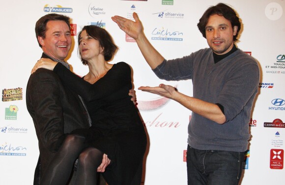 Guillaume de Tonquédec, Isabelle Gélinas et Bruno Salomone posent pour la série ''Fais pas ci, fais pas ça'' lors de l'ouverture du 11e Festival International de la Création Télévisuelle de Luchon, le 4 février 2009.