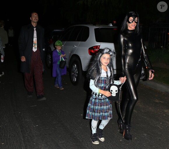Rupert Sanders et sa femme Liberty Ross fêtent Halloween avec leurs enfants Skyla et Tennyson Ross à Los Angeles, le 31 octobre 2012.