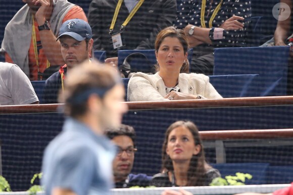 Roger Federer lors de son second tour du BNP Paribas Masters, face à Kevin Anderson, le 30 octobre 2013 à Paris, devant son épouse Mirka