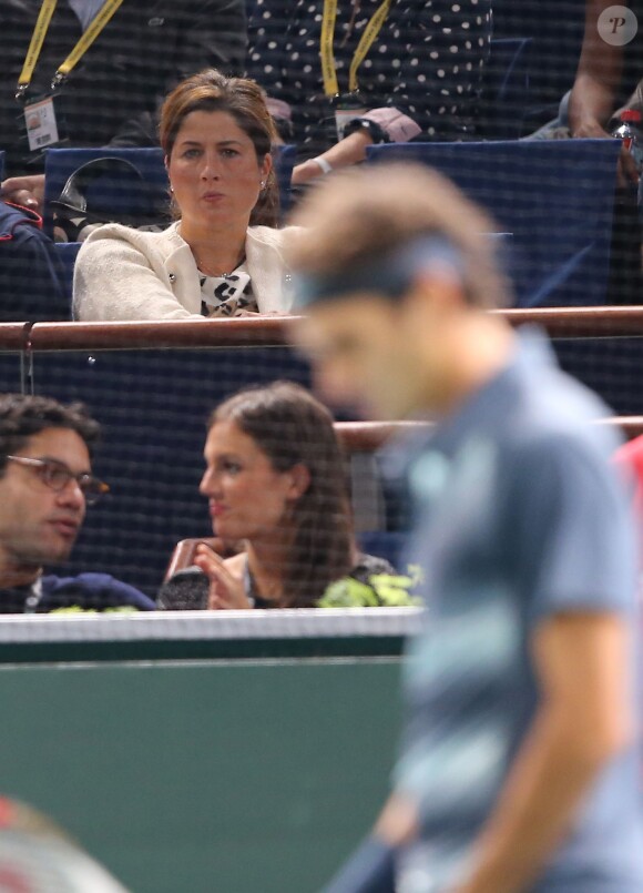 Roger Federer lors de son second tour du BNP Paribas Masters, face à Kevin Anderson, le 30 octobre 2013 à Paris, devant son épouse Mirka