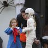 Ben Affleck et Jennifer Garner font Halloween avec leurs enfants Seraphina, Violet et Samuel à Brentwood, Los Angeles, le 31 octobre 2013.