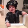 Milan Piqué Mebarak, fils de Shakira et de Gerard Piqué, en petit policier pour son premier Halloween, le 31 octobre 2013.