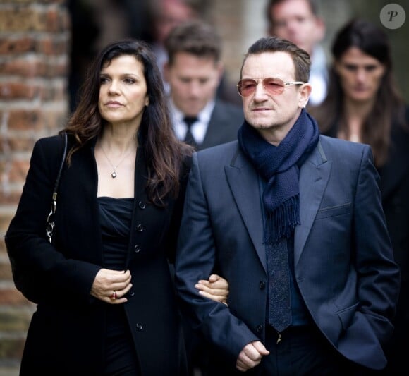 Le chanteur Bono et sa femme Ali Hewson. Famille royale, amis et collègues honoraient la commémoration solennelle du prince Friso d'Orange-Nassau, décédé le 12 août et enterré le 16 août, le 2 novembre 2013 en la Vieille Eglise de Delft (La Haye).