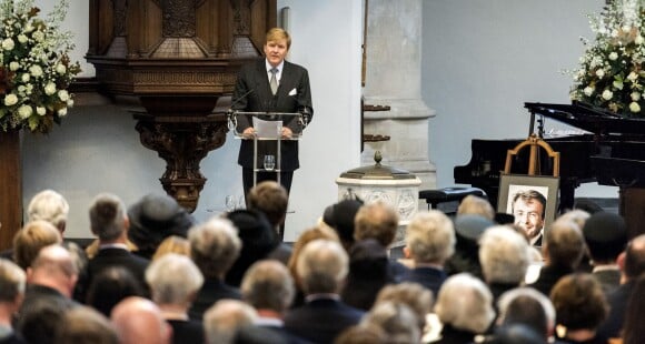 Lecture du roi Willem-Alexander des Pays-Bas. Près de 900 personnes ont pris place en la Vieille Eglise de Delft le 2 novembre 2013 pour l'hommage officiel au prince Friso, décédé le 12 août à 44 ans.