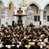 Près de 900 personnes ont pris place en la Vieille Eglise de Delft le 2 novembre 2013 pour l'hommage officiel au prince Friso, décédé le 12 août à 44 ans.