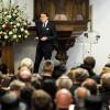 Le prince Constantijn a fait une lecture. Près de 900 personnes ont pris place en la Vieille Eglise de Delft le 2 novembre 2013 pour l'hommage officiel au prince Friso, décédé le 12 août à 44 ans.