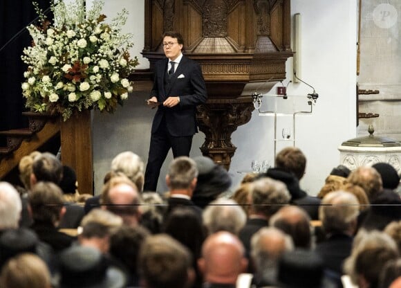 Le prince Constantijn a fait une lecture. Près de 900 personnes ont pris place en la Vieille Eglise de Delft le 2 novembre 2013 pour l'hommage officiel au prince Friso, décédé le 12 août à 44 ans.