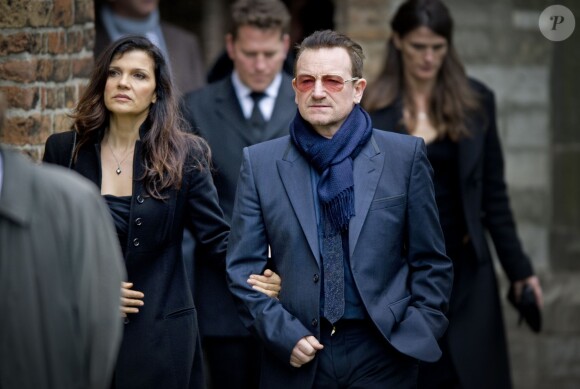 Bono et son épouse Ali Hewson à la commémoration du prince Friso d'Orange-Nassau en la Vieille Eglise de Delft (La Haye) le 2 novembre 2013.
