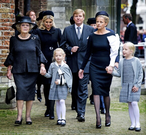La famille royale néerlandaise à la commémoration du prince Friso d'Orange-Nassau en la Vieille Eglise de Delft (La Haye) le 2 novembre 2013.