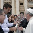 Juan Martin Del Potro rencontrant le pape François à Rome le 15 mai 2013 en marge du Masters. Le Saint Père avait béni un rosaire que le tennisman argentin s'est fait dérobé à Gare du Nord à Paris quelques mois plus tard.