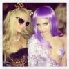 Paris Hilton a enchaîné les looks pour Halloween 2013, ici avec Miley Cyrus.