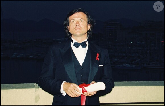 Patrice Chéreau et son prix du jury pour La Reine Margot lors du Festival de Cannes 1994
