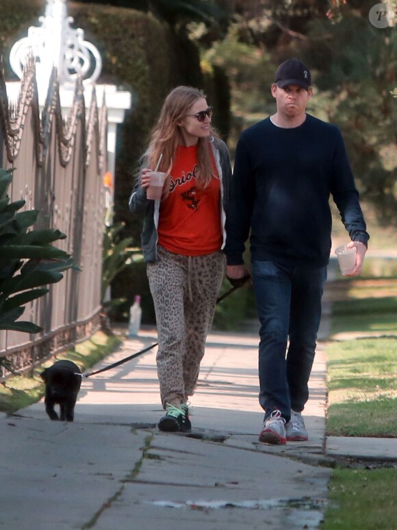Exclusif - Michael C. Hall et sa petite amie Morgan MacGregor passent un moment romantique, à Los Feliz, le 3 novembre 2013.