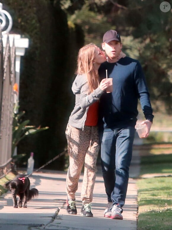 Exclusif - Michael C. Hall et sa petite amie Morgan MacGregor passent un moment romantique, à Los Feliz, le 3 novembre 2013.