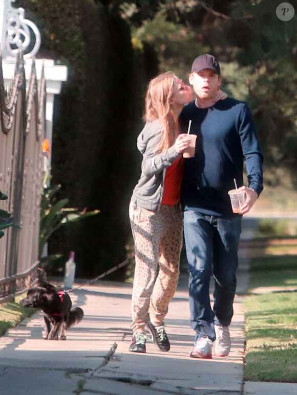 Exclusif - Michael C. Hall et sa petite amie Morgan MacGregor passent un moment romantique, à Los Feliz, le 3 novembre 2013.