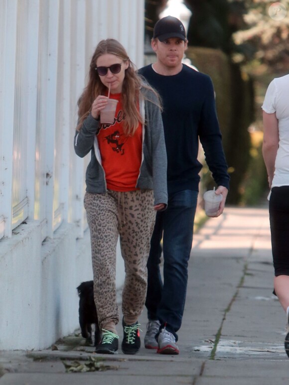 Exclusif - Michael C. Hall et sa petite amie Morgan MacGregor passent un moment romantique, à Los Feliz, le 3 novembre 2013.