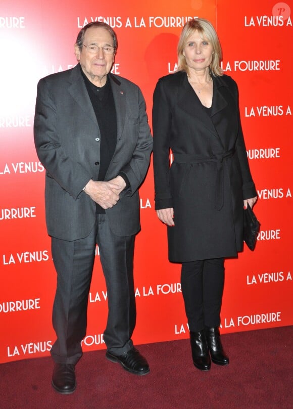Robert Hossein et sa femme Candice Patou lors de la première du film La Vénus à la fourrure à Paris le 4 novembre 2013.