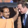 Le Premier ministre britannique David Cameron en visite dans un temple hindou de Londres le 4 novembre 2013.